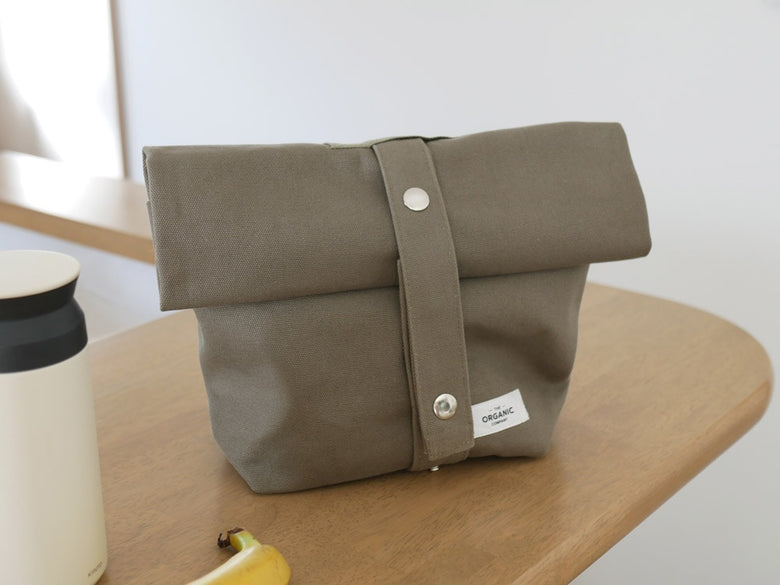 THE ORGANIC COMPANY製オーガニックコットン100％ヘビーキャンバスの小型バッグ、ボタンが付いたデザイン