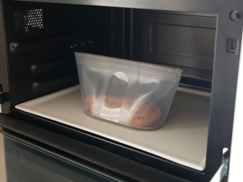 Zip Topブランドのプラチナシリコーン製ディッシュ。電子レンジおよび食洗機対応のキッチン用調理器具