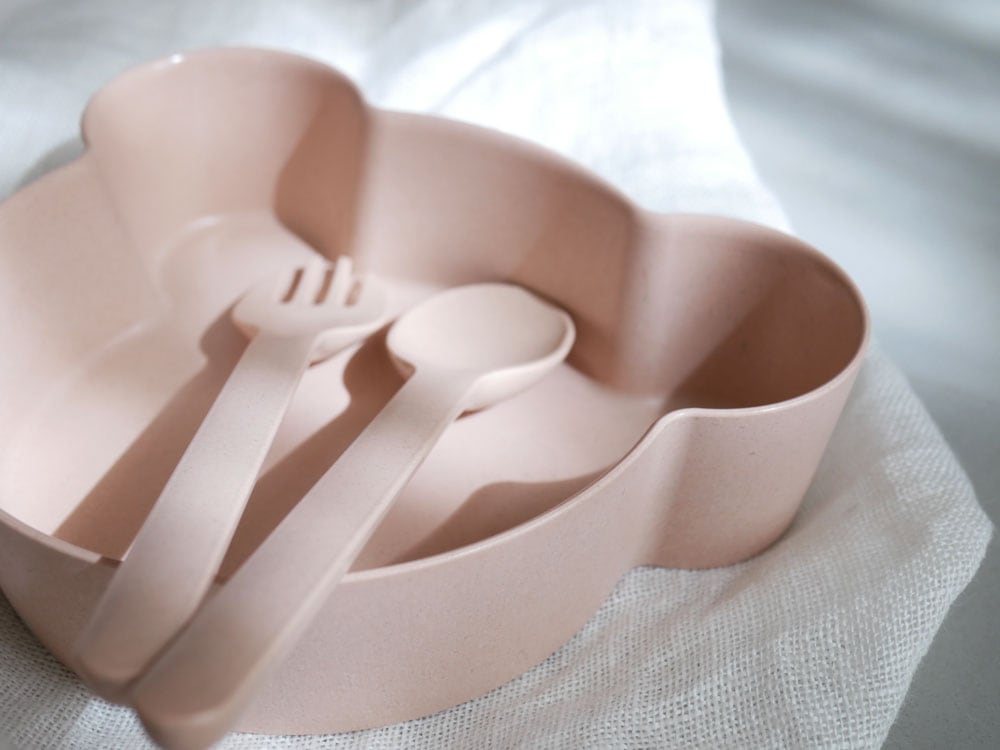 ピンクのハート柄キッズボウルとスプーン