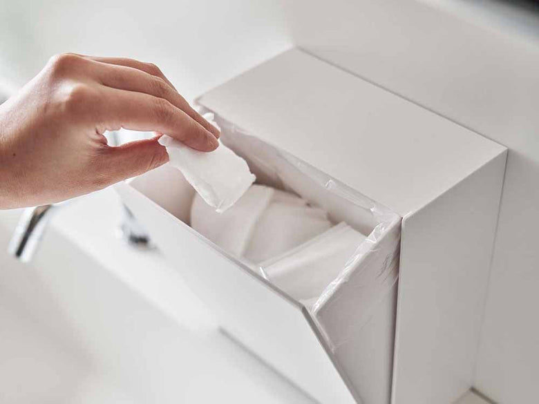 タワーの壁掛けダストボックスと収納ケース