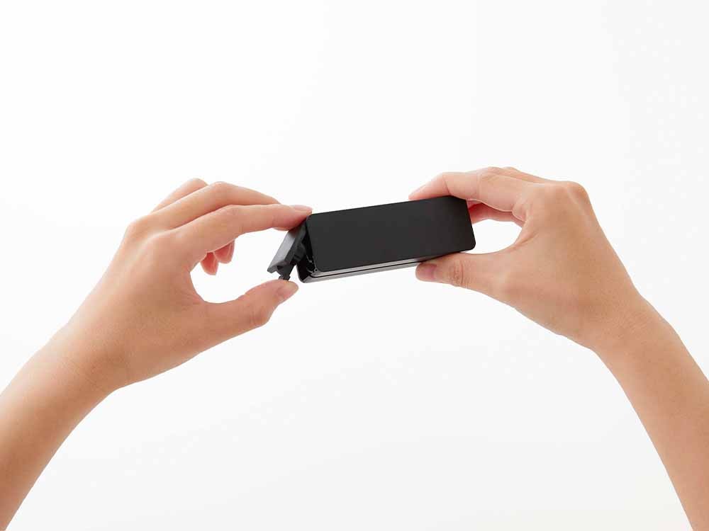 Yamazaki towerの歯磨き粉チューブホルダー