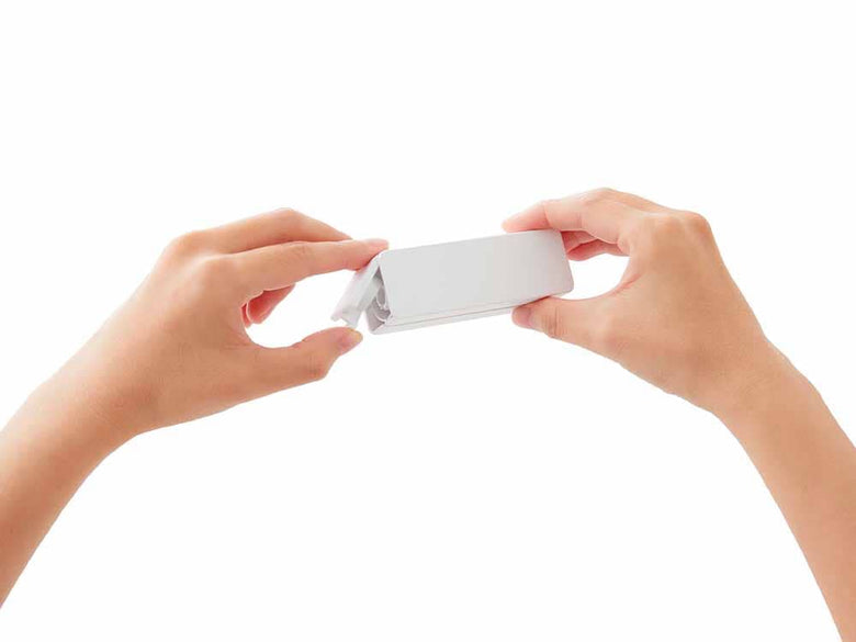 山崎タワーのマグネット歯磨き粉ホルダー