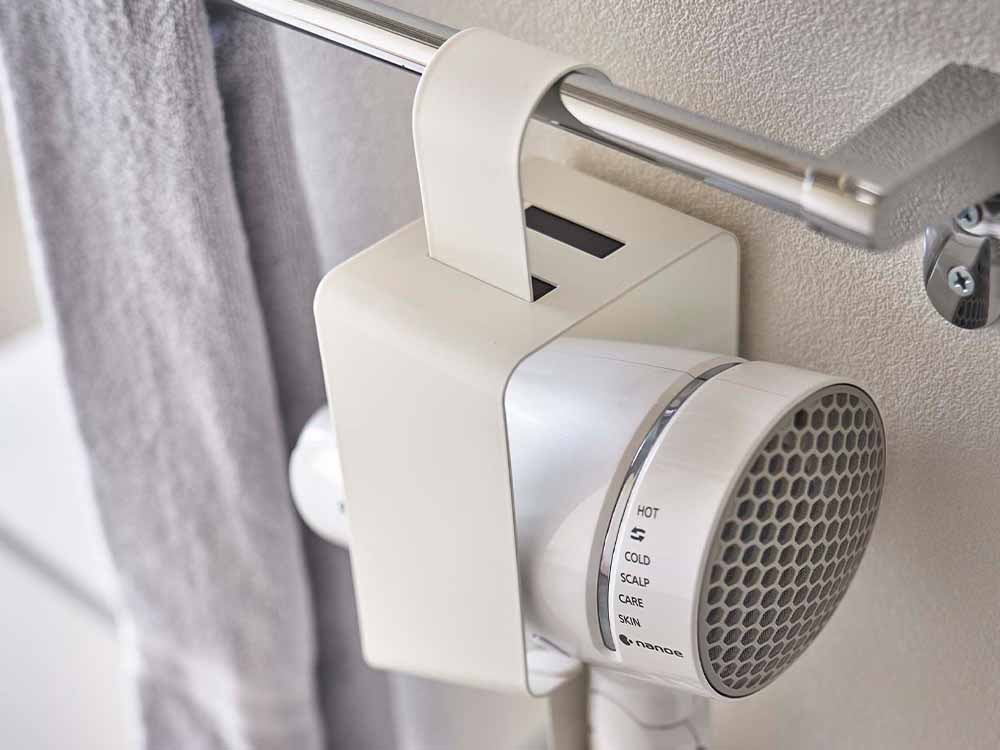 Yamazaki towerのスチール製引っ掛けドライヤーホルダー