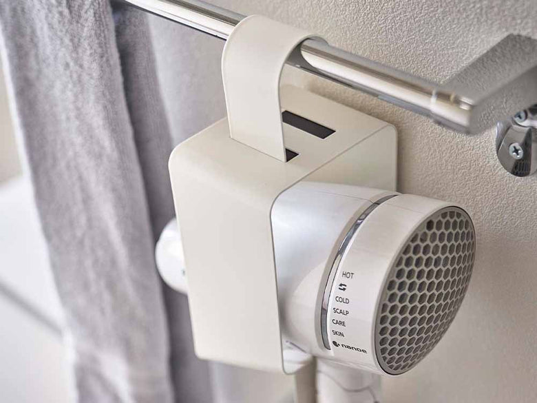 Yamazaki towerのスチール製引っ掛けドライヤーホルダー