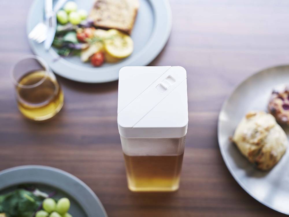 towerタワーの倒して置ける黒色冷水筒