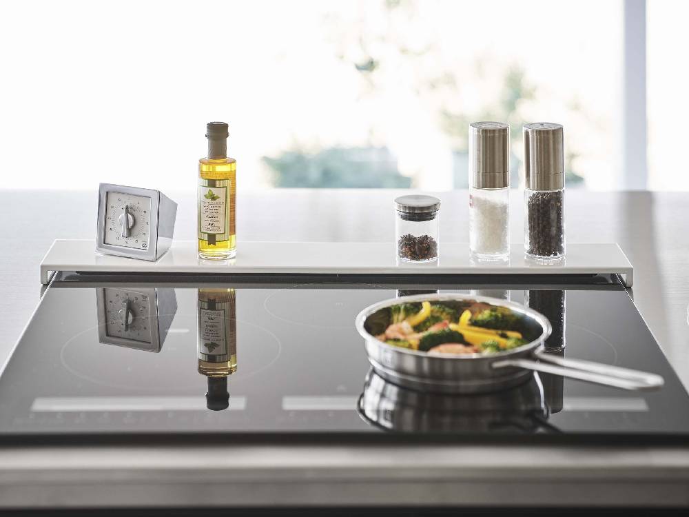 tower タワー排気口カバーを設置したガスコンロ