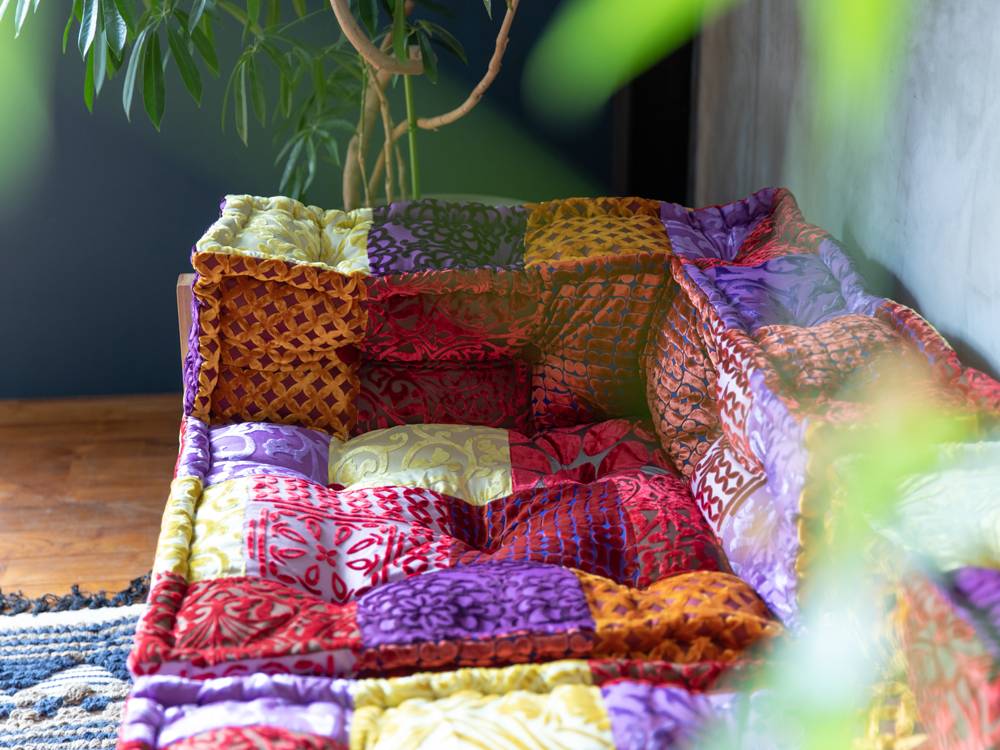 アデペシュのパッチワーク柄ブロックマルチソファ