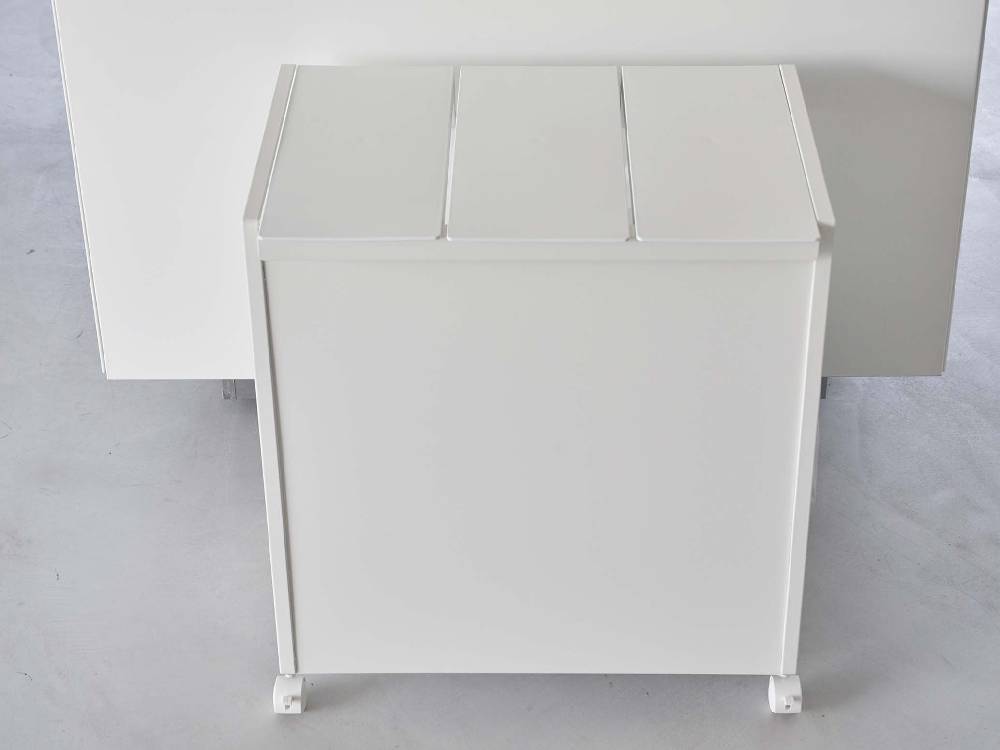 タワー製蓋付き灰色の目隠しダストワゴン