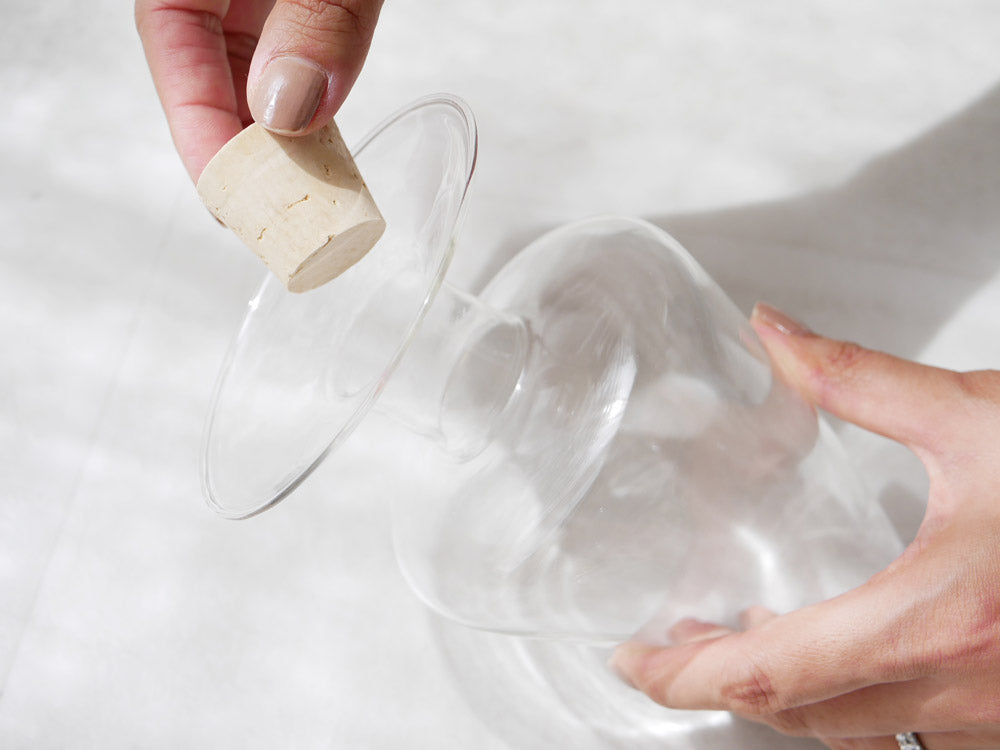 ポッシュリビングの耐熱ガラス製シードボトル。直径9cm、高さ19cm。