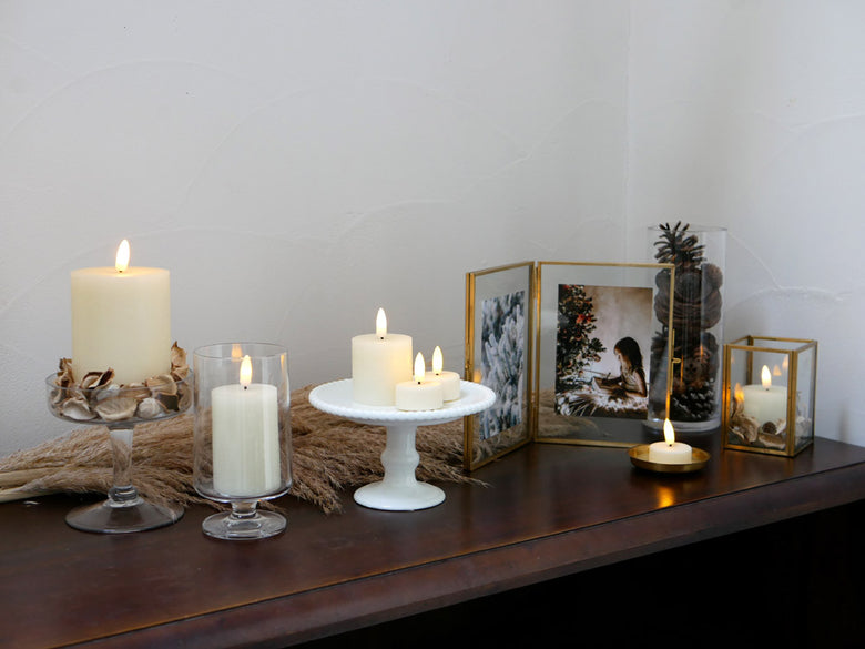 Horn Pleaseホーンプリーズの手作りLEDライトキャンドル。異なるサイズとデザインが並んだ装飾用キャンドルセット