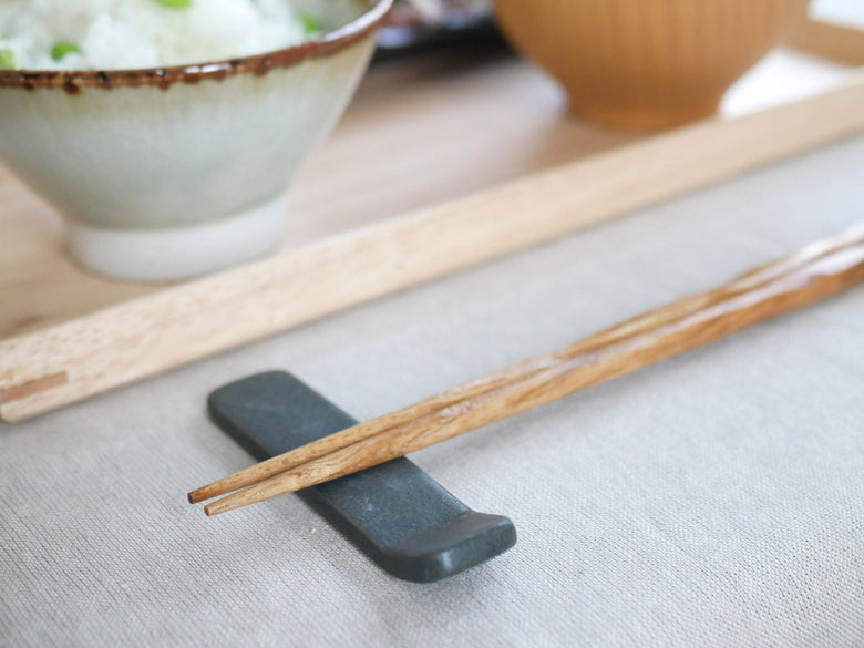 sarasa design×イブキクラフトの陶器カトラリーレスト