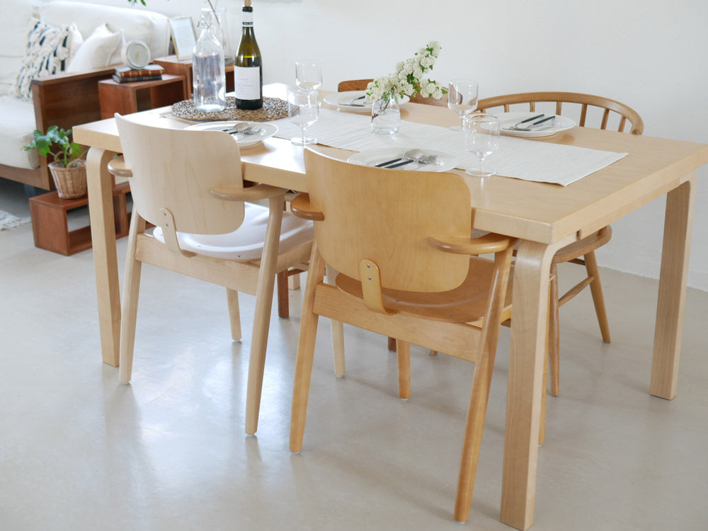 フィンランド製アルテックのドムスチェア、バーチ材ステイン仕上げの木製デザインチェア