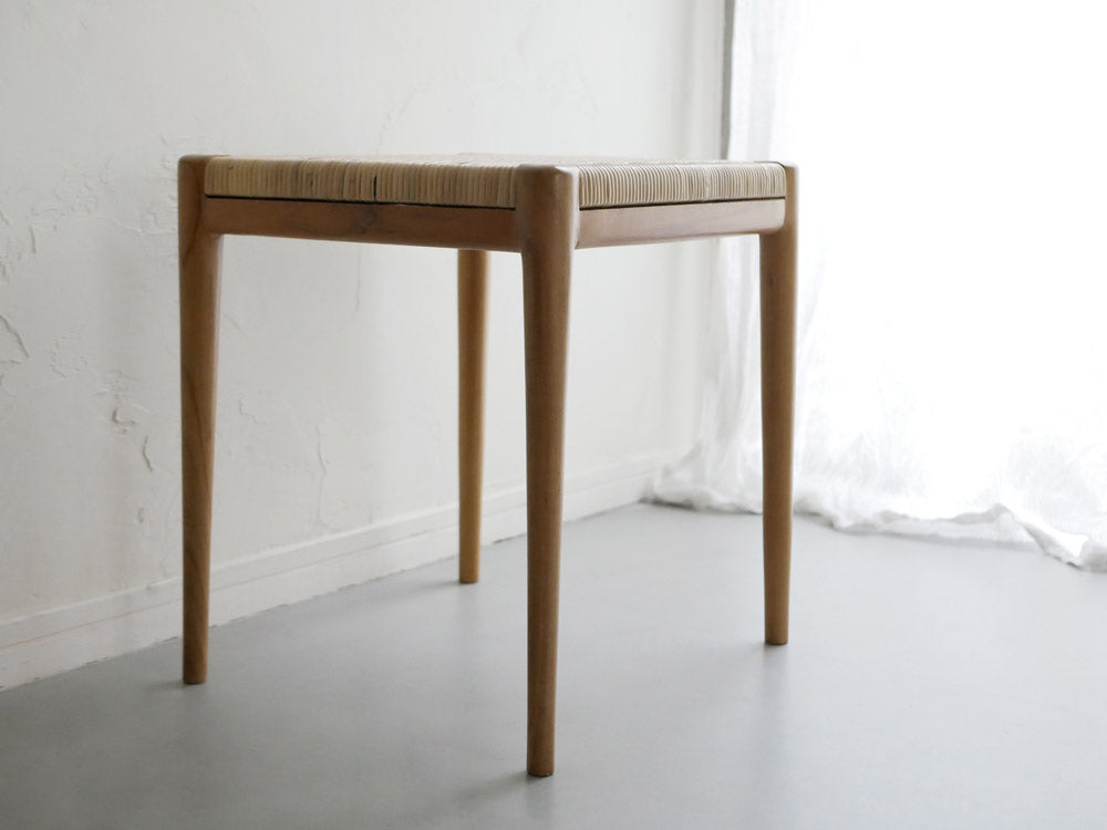 サンフラワーラタンのチークスツールとベンチ