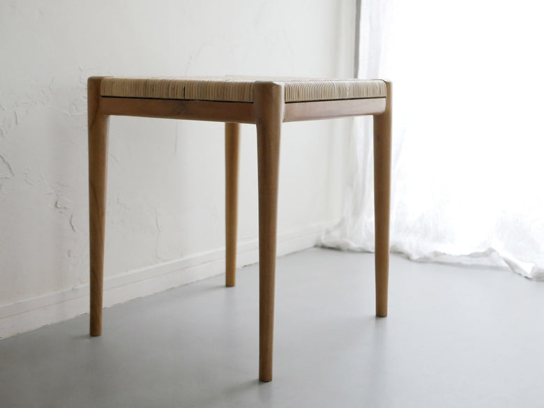 サンフラワーラタンのチークスツールとベンチ