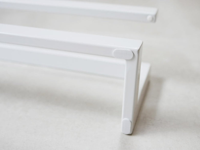 スチール製でスリッパ4足が収納できるスリッパラック