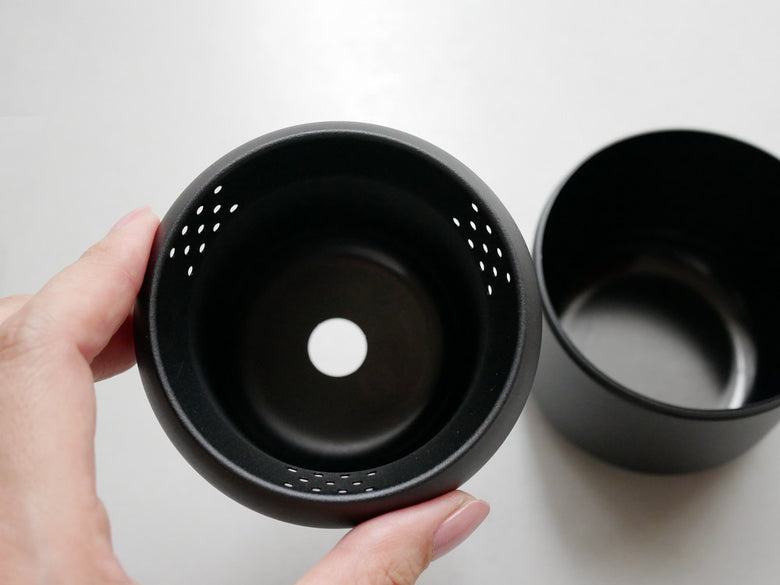 藤田金属製プラントポット「ハチ」の写真