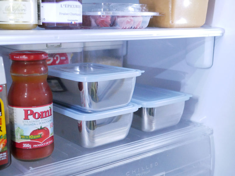 シリコンフタ付きステンレス製角バットとザル