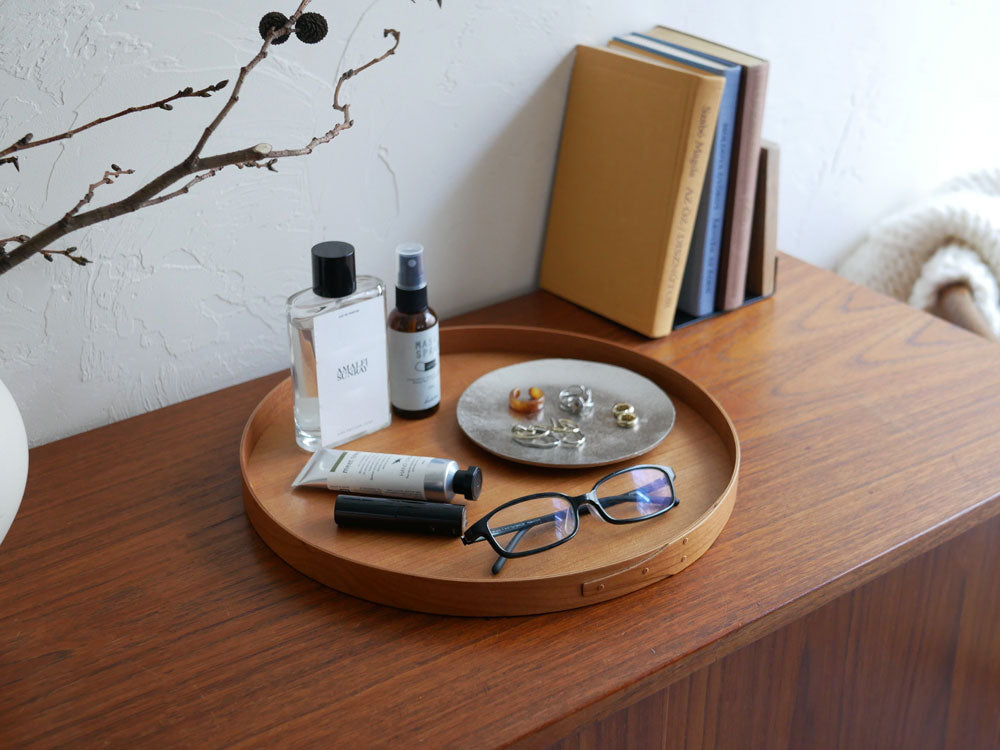 アクシス製チェリー材のシェーカートレイ