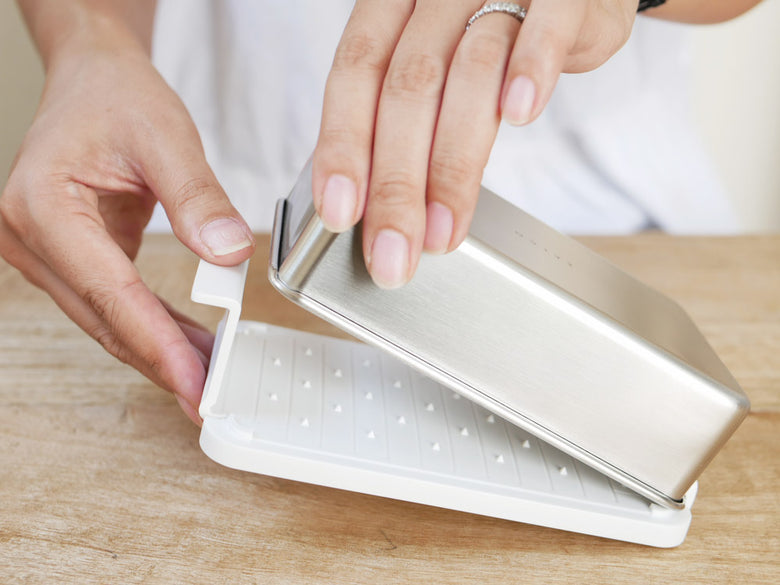 EAトCOのステンレスフタバターケース