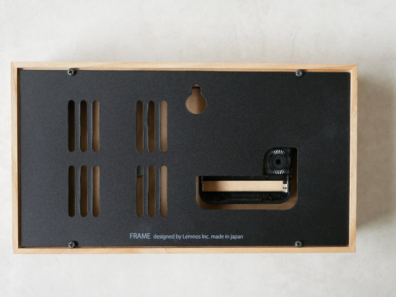 Lemnosの温湿度計付きホワイトアッシュフレーム時計