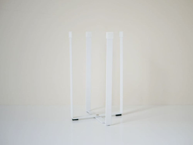 YAMAZAKIの【tower/タワー】ポリ袋エコホルダー。スチール製本体とシリコンキャップを使用した環境に優しい収納用品。化粧箱入り。