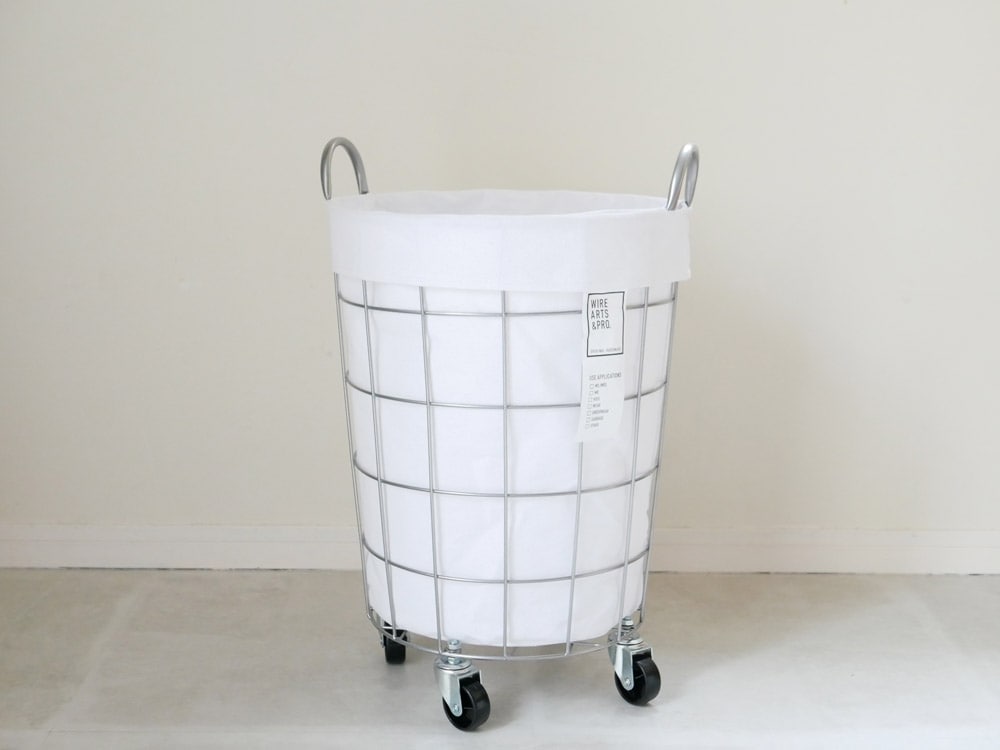 BRIDのランドリーストレージ ラウンド 33L、キャスター付きプラスチック製の円形洗濯バスケット