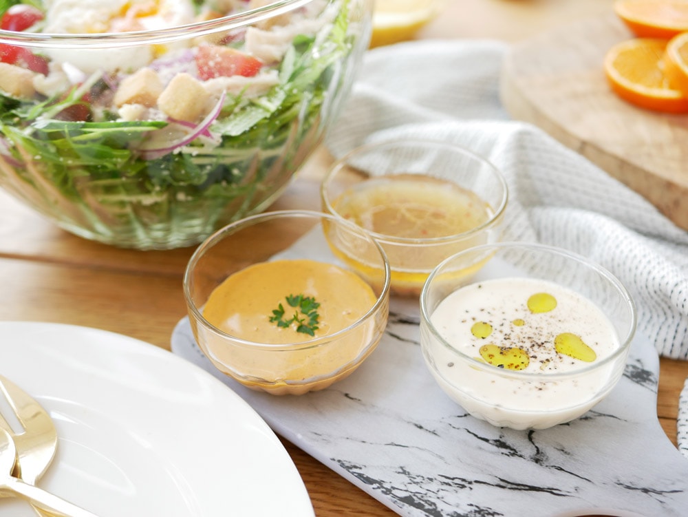 ホーンプリーズのリューズガラスラウンドボウルに盛られたサラダ