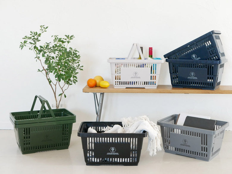 プラスチック製の収納バスケット