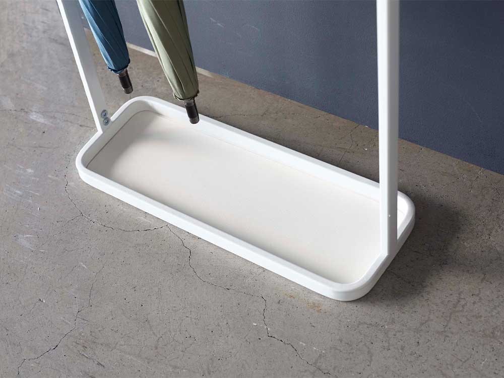 YAMAZAKI/towerのアルミ・プラスチック製傘立て