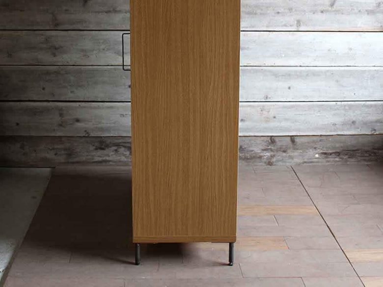 オーク材のスライドガラスキャビネット