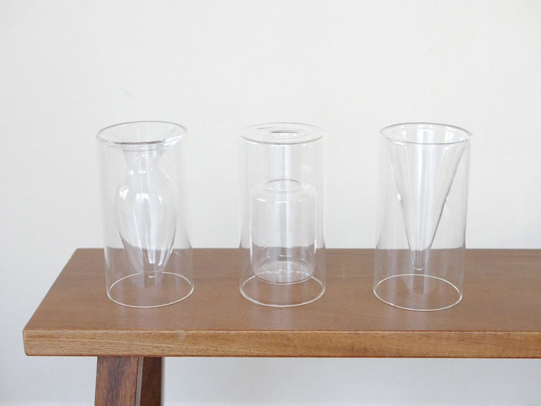 POSH LIVINGのフロートベースガラス。透明なシリンダー型ハイボールグラスで、高さ15cm、直径8cmのガラス製ドリンクウェア