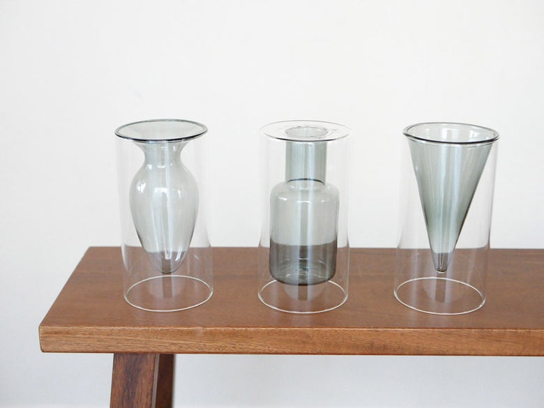 POSH LIVINGのガラス製フロートベース、透明なシリンダー形状で高さ15cm、ドロップボトル付き