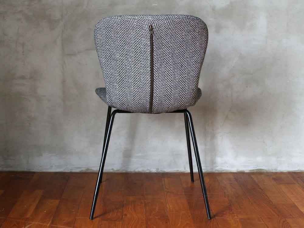 天然木使用のヘリンボーンブラックチェア