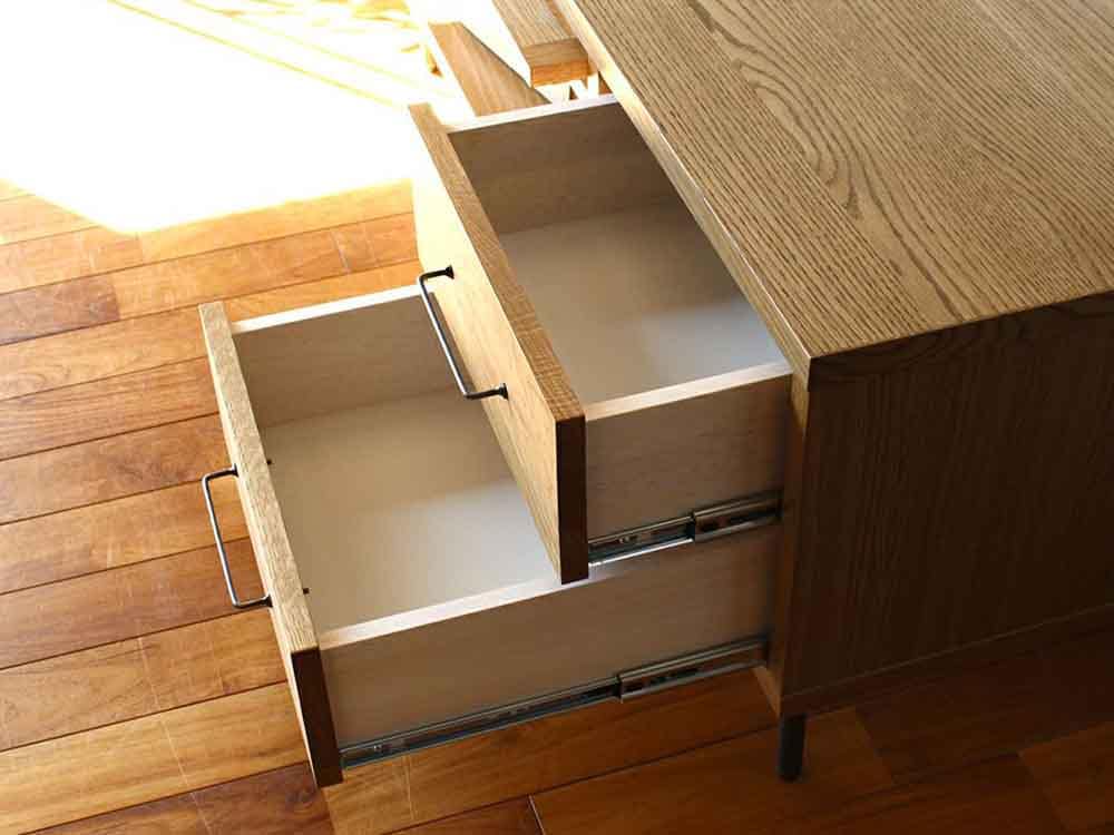 引き出し付きオーク無垢のテレビボード