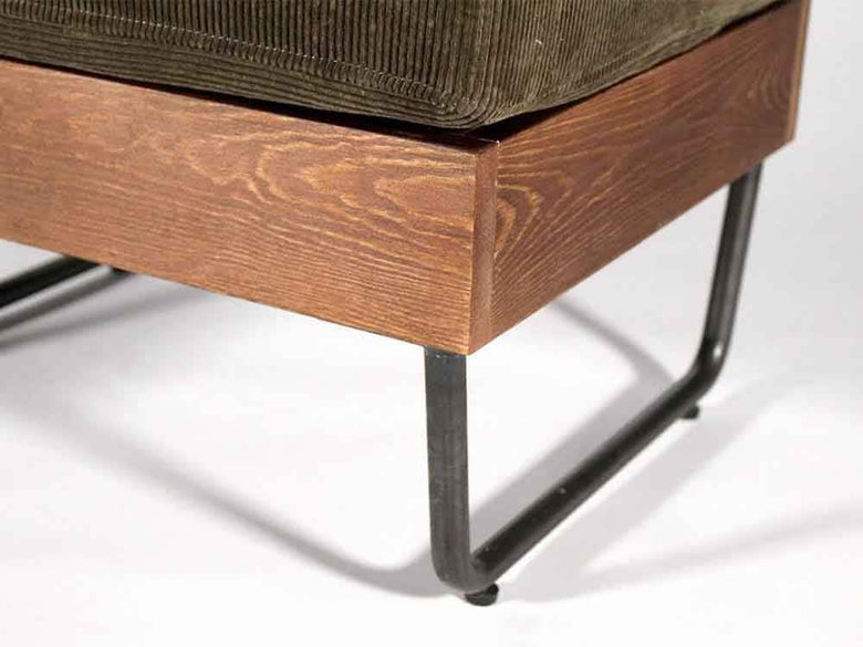 パイン無垢材のブラウンオットマン