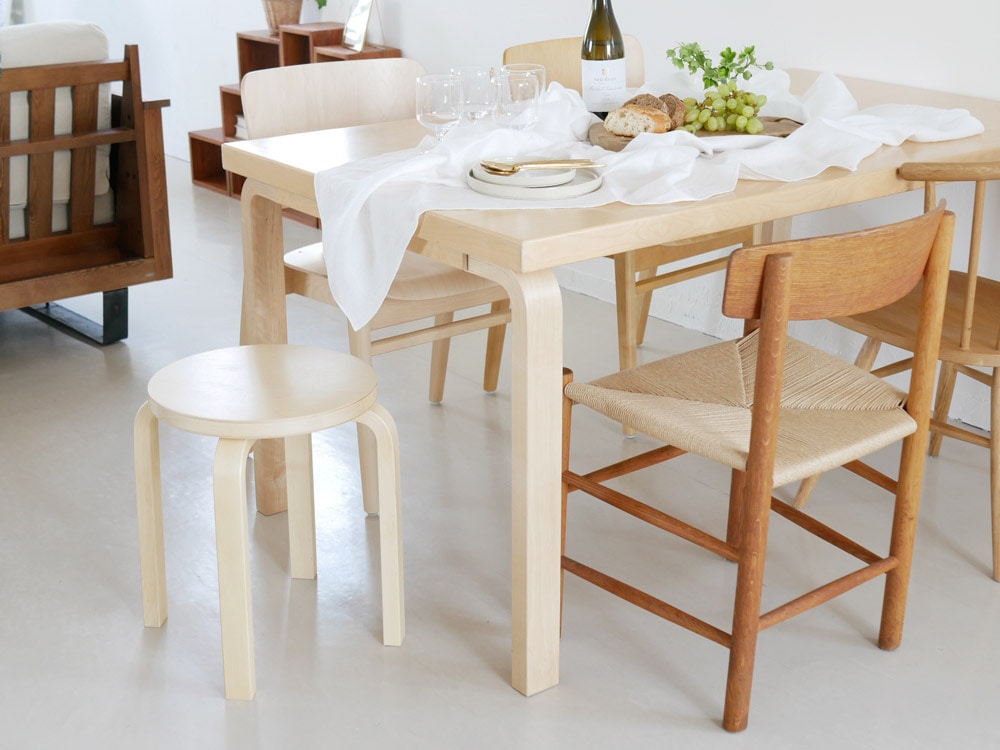 アルテックのスツール60バーチ、ナチュラルな木製デザインのシンプルなスツール