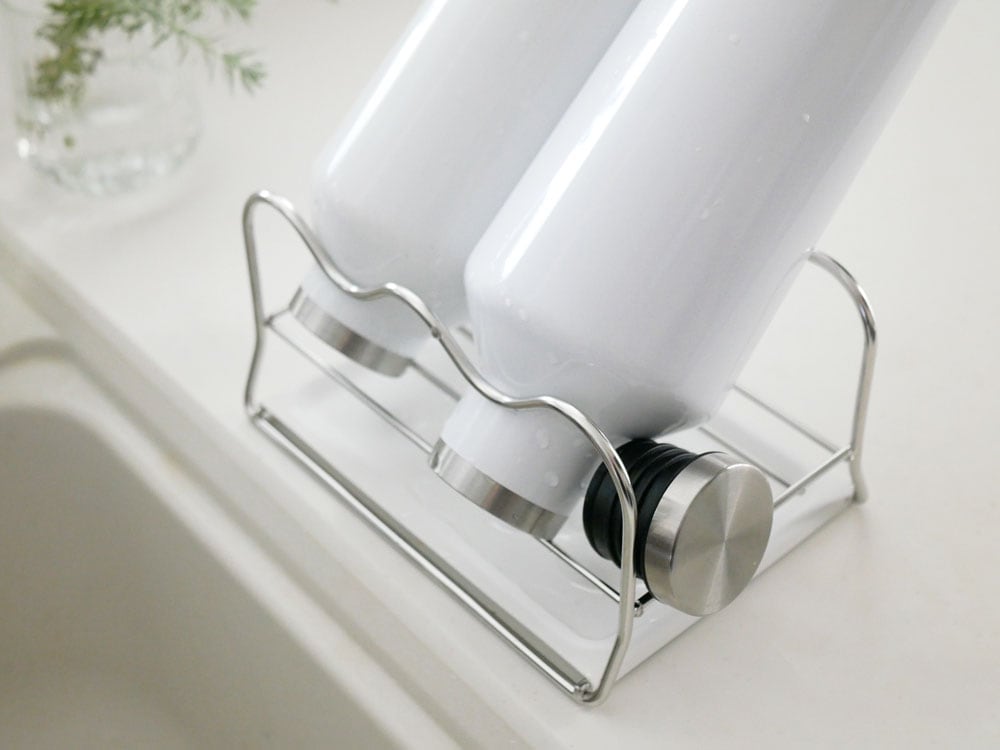 シルバーのステンレス製キッチンマルチスタンド