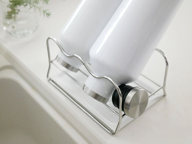 シルバーのステンレス製キッチンマルチスタンド