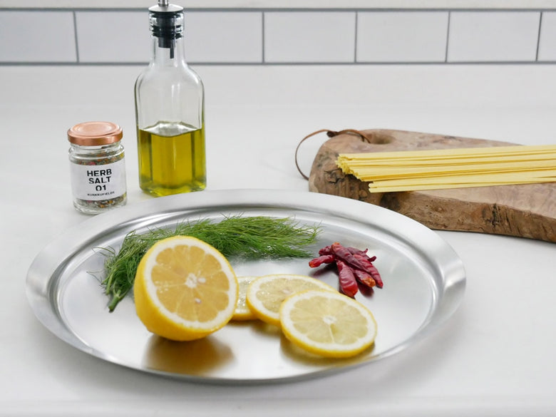 la baseブランドの18-8ステンレス製ボウル、ざる、プレートのセット。小・中・大サイズが揃っています