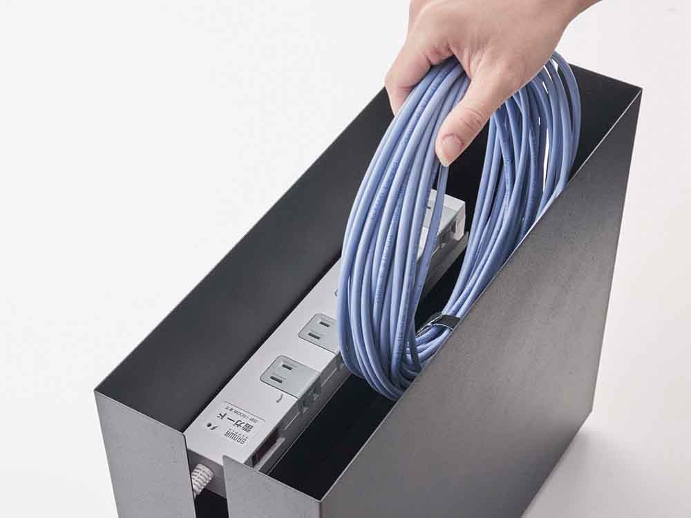 YAMAZAKIタワーのキャスター付きケーブル収納ラック