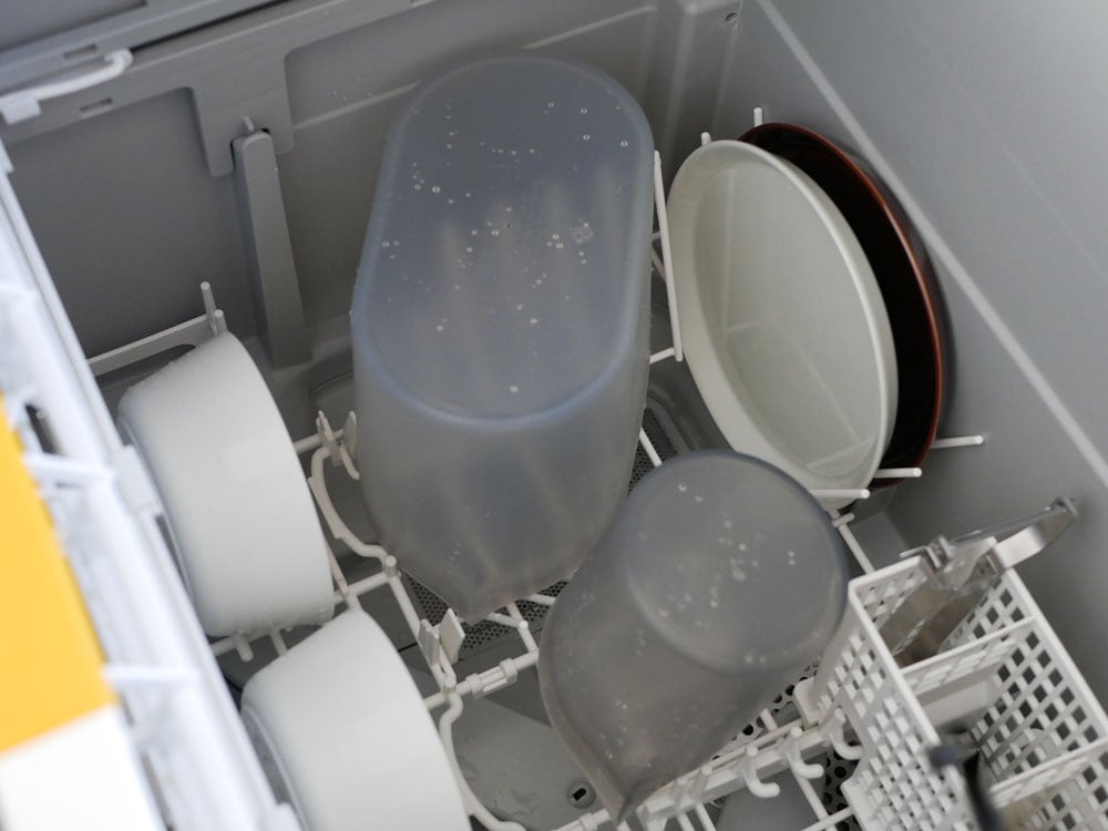 Zip Topブランドのプラチナシリコーン製ディッシュ。サイズS〜Lがあり、食洗機および電子レンジに対応しています。