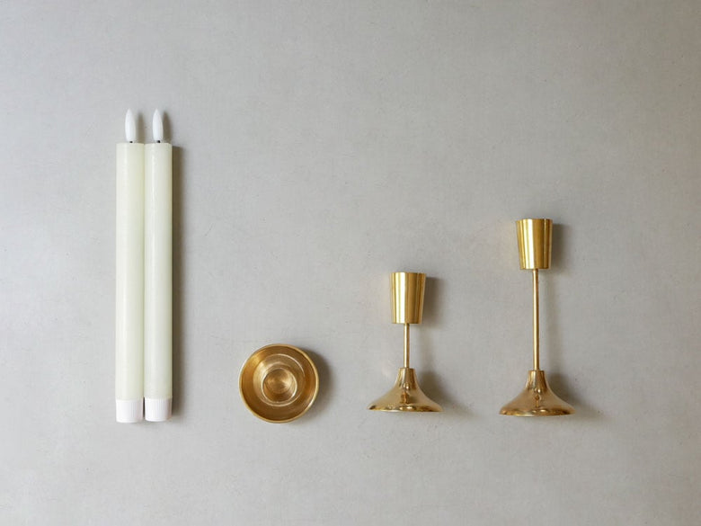 Horn Please MADEの真鍮製キャンドルホルダー。重厚なデザインのスタンドとトレーがセットになっています。