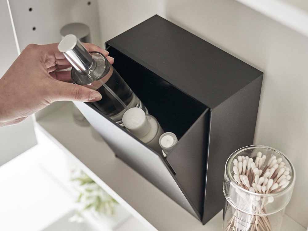 浴室に設置されたYAMAZAKIタワーのウォールダストボックス