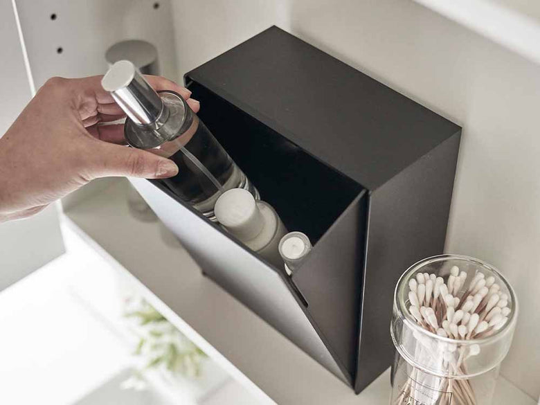 浴室に設置されたYAMAZAKIタワーのウォールダストボックス