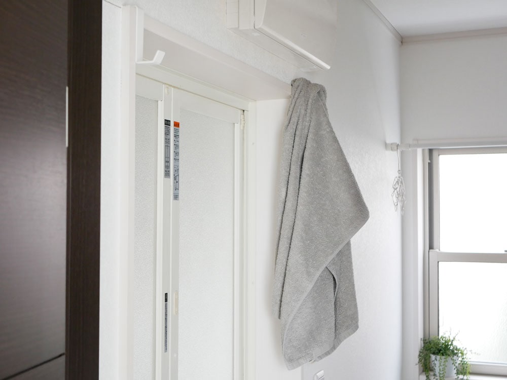 タワー製灰色の室内物干しポールホルダー2個セット