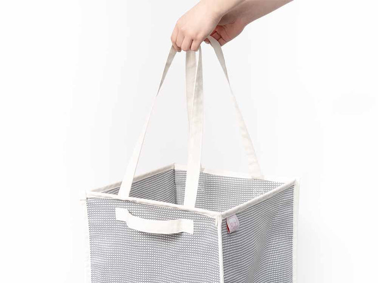 ピアット製銀取っ手付きグレーリネンバスケット