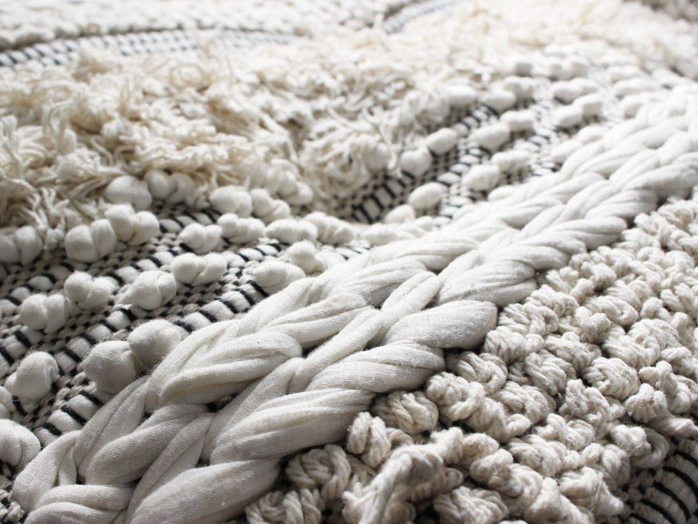 グレーとシルバーのアデペシュブロックマルチソファ