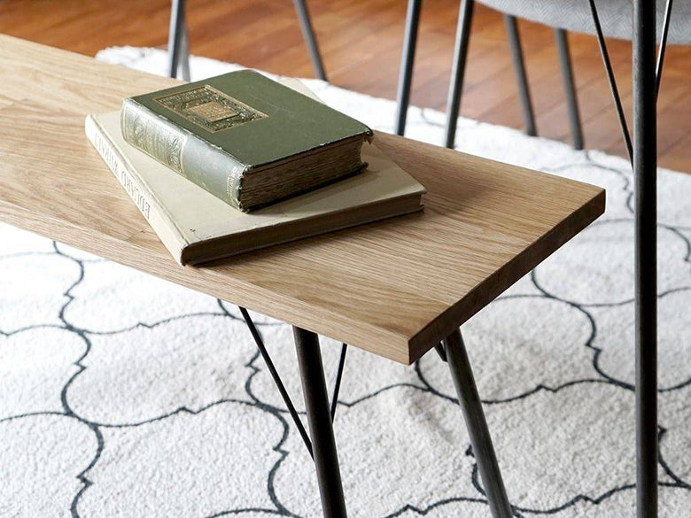 オーク突板とアイアン脚のブラウンベンチ