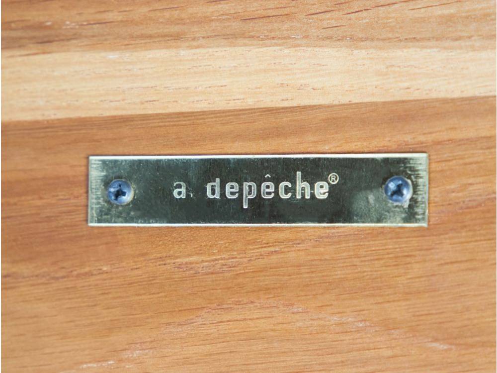 オーク突板とアイアン脚のダイニングテーブル