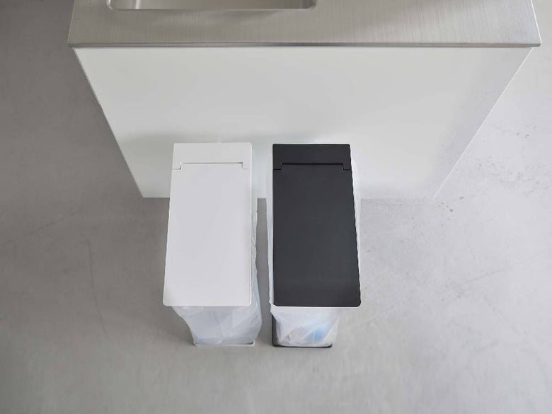 灰色の蓋付き分別ゴミホルダー